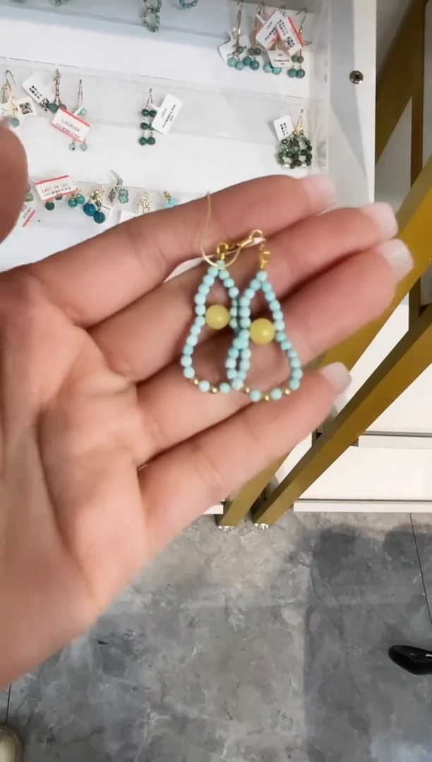 蜜蜡未镶嵌耳饰发货一件