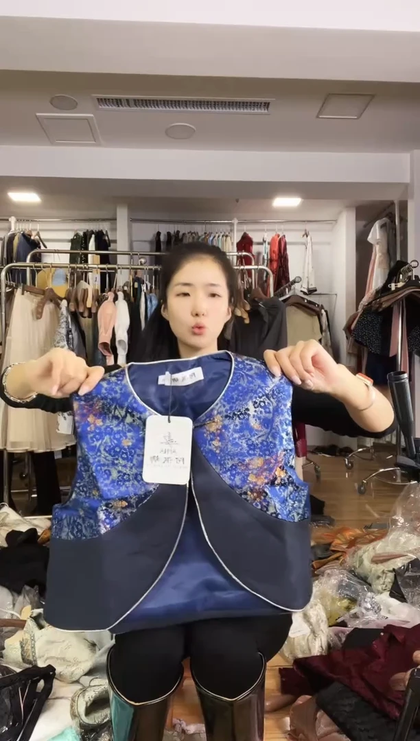 马甲   XL    120斤