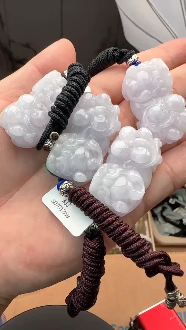 颈饰未镶嵌翡翠天然翡翠多样性发其一（貔貅）