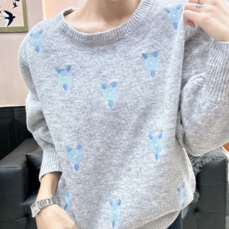 2025春季新款毛衣慵懒风百搭圆领软糯设计感小花套头长袖女士毛衣