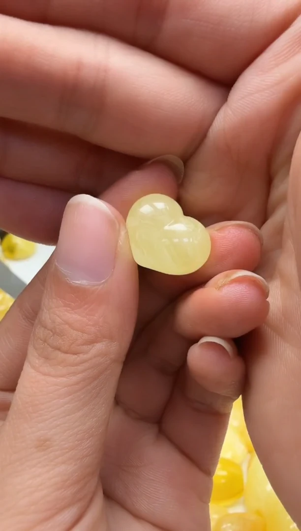 裸石琥珀未镶嵌如图