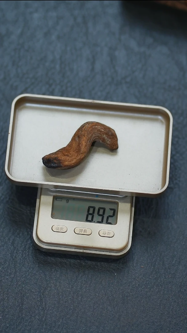 沉香沉香碎屑富森红土沉水香料8.92克