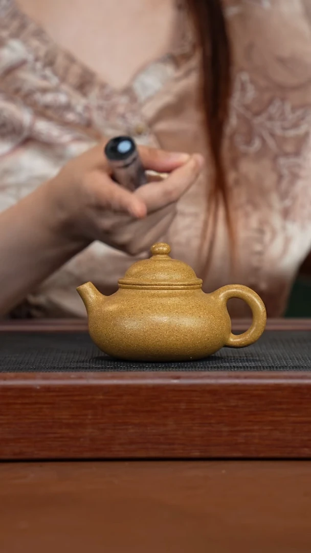 茶壶紫砂黄金段容天