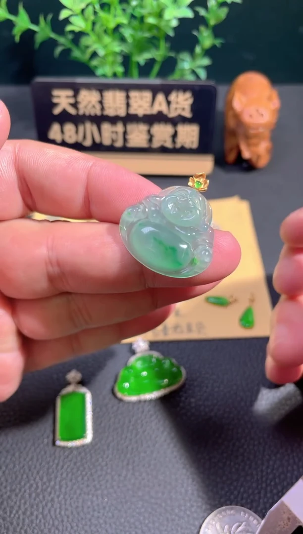 颈饰18K金镶嵌翡翠翡翠
