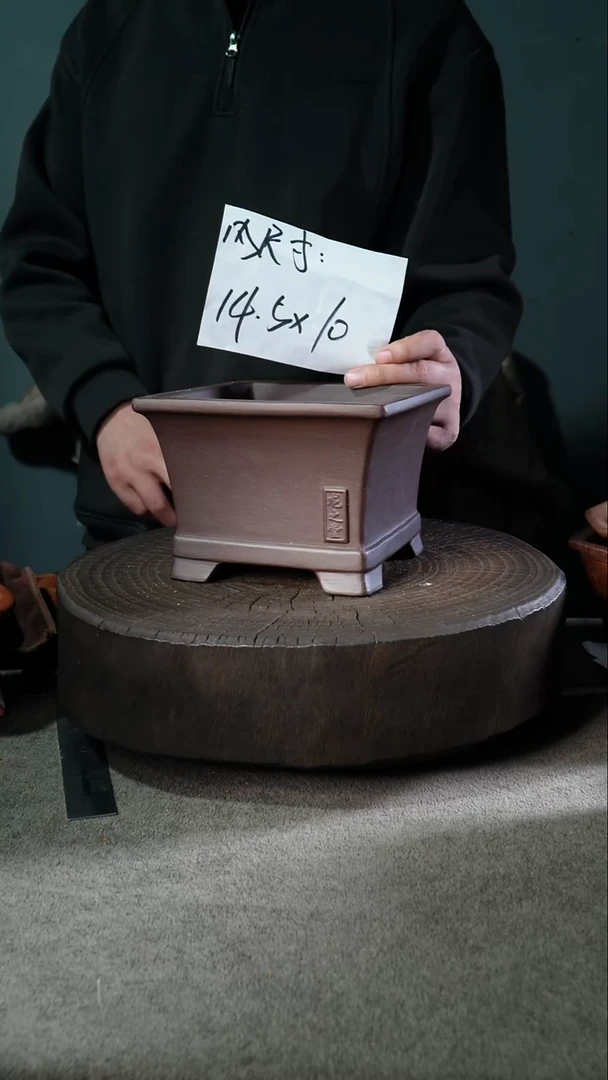 A宜兴紫砂小花盆