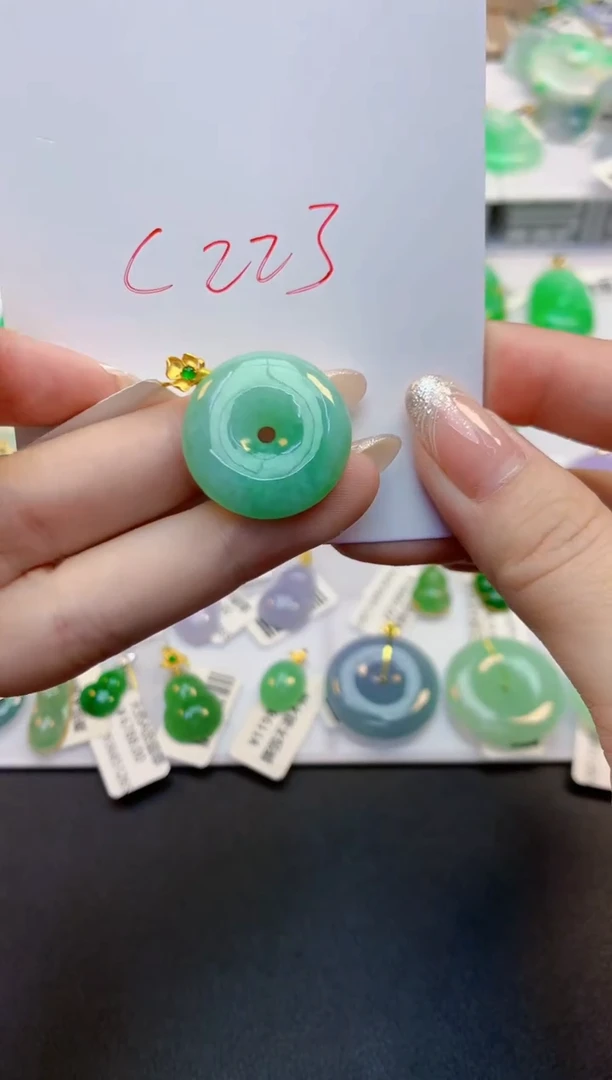 翡翠18K金镶嵌颈饰天然缅甸A货翡翠