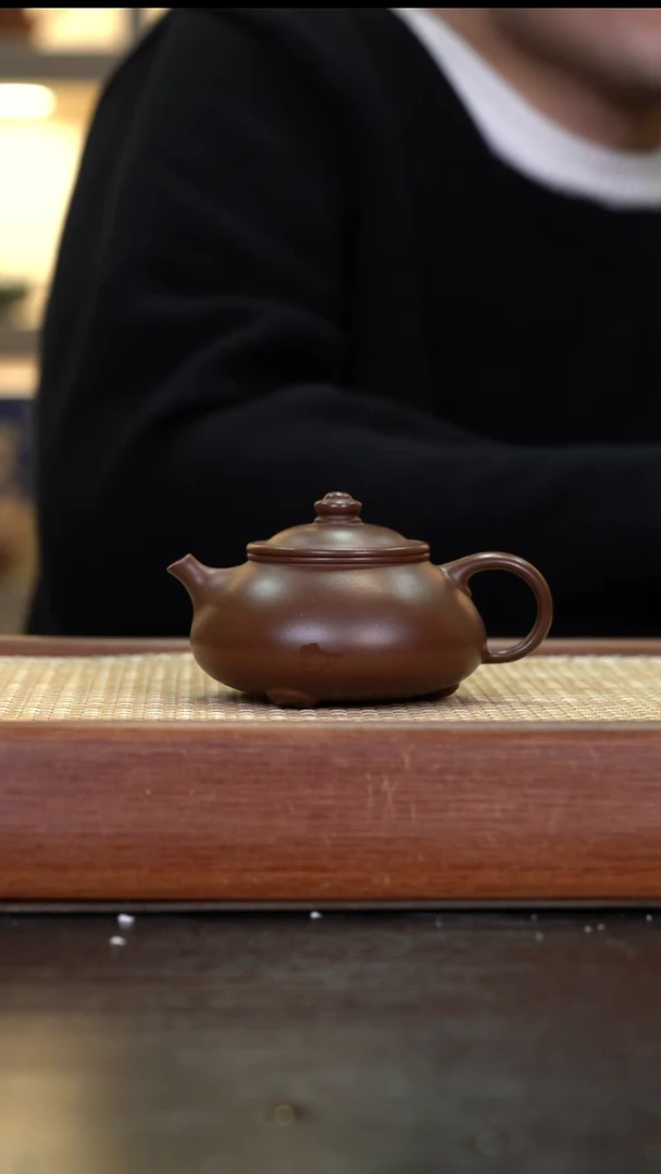 茶壶紫砂  革紫泥    寒江    160cc吗  全手工