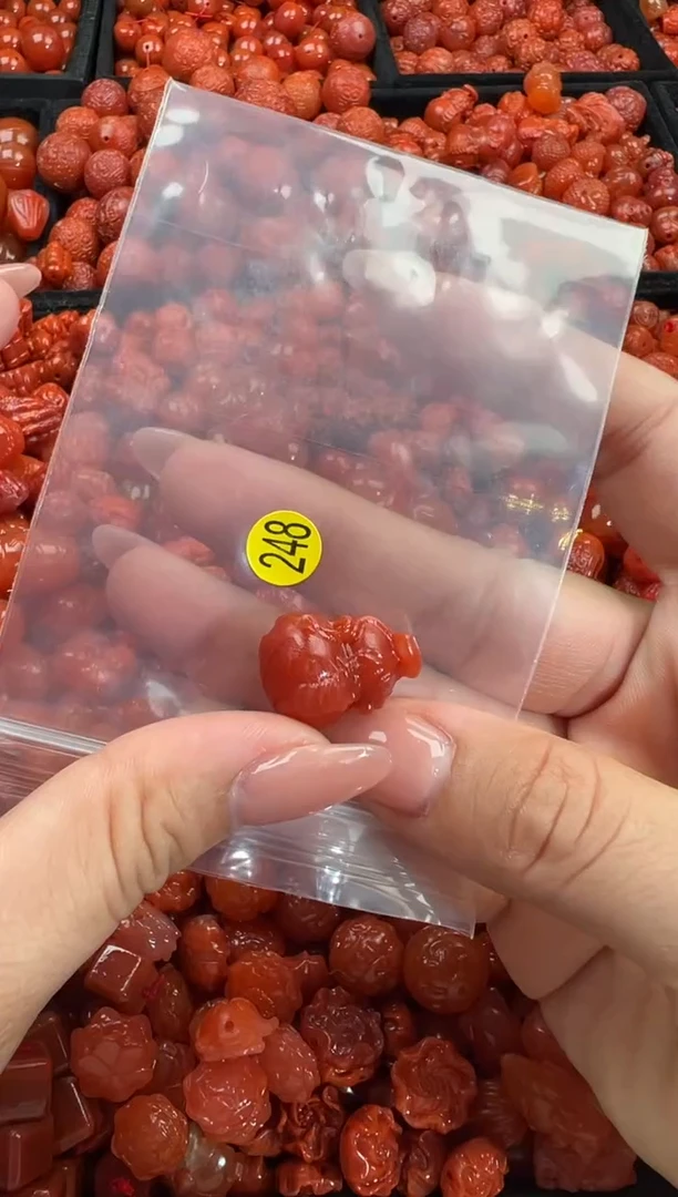 南红玛瑙未镶嵌颈饰1