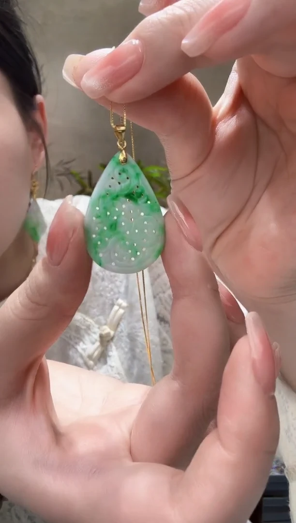 翡翠未镶嵌颈饰吊坠