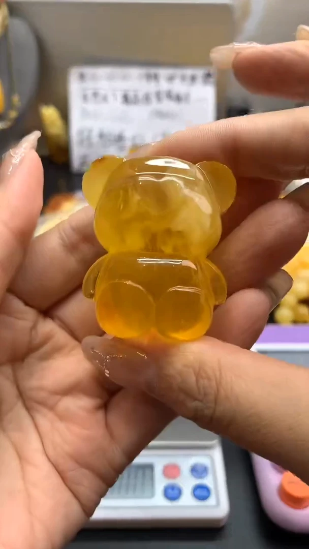 未镶嵌琥珀珠宝奇石95