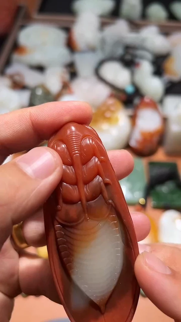 未镶嵌和田玉把件布**。和田玉