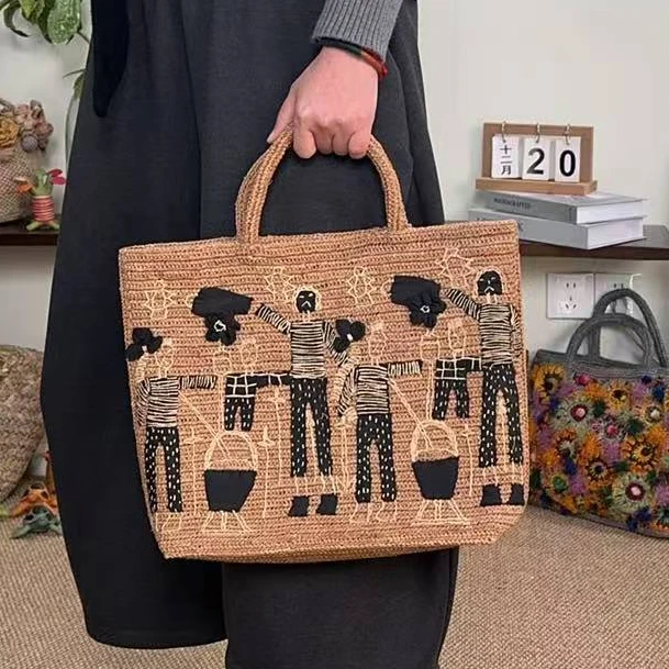 玫瑰的拉菲草编织包