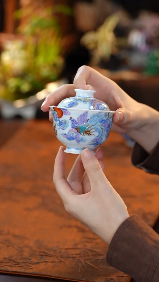 斗彩麒麟追凤盖碗