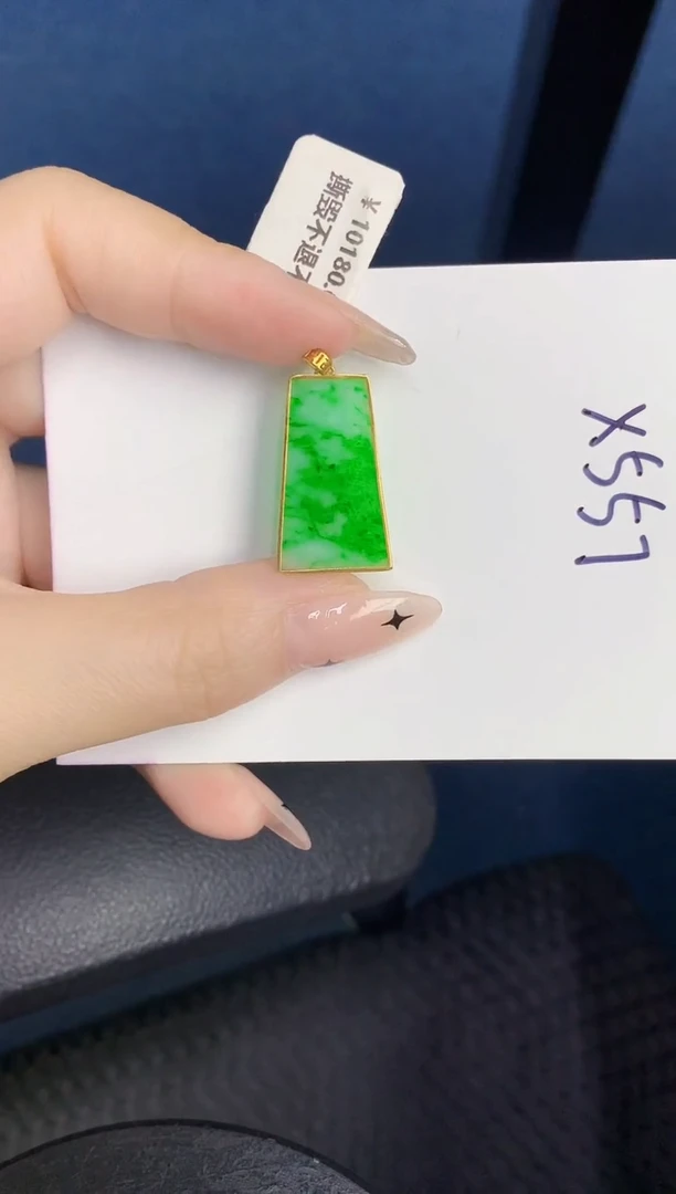 颈饰18K金镶嵌翡翠缅甸天然翡翠A货