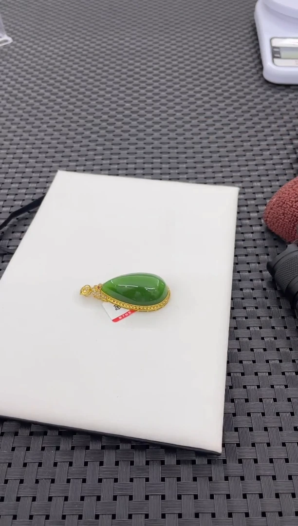 【闪购商品】和田玉水滴蛋面18K金镶嵌(多样性发一件) D2491