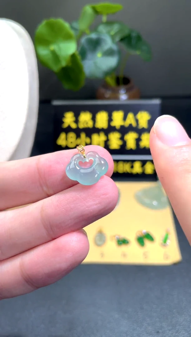 颈饰18K金镶嵌翡翠翡翠A货