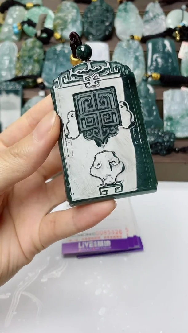 翡翠未镶嵌颈饰