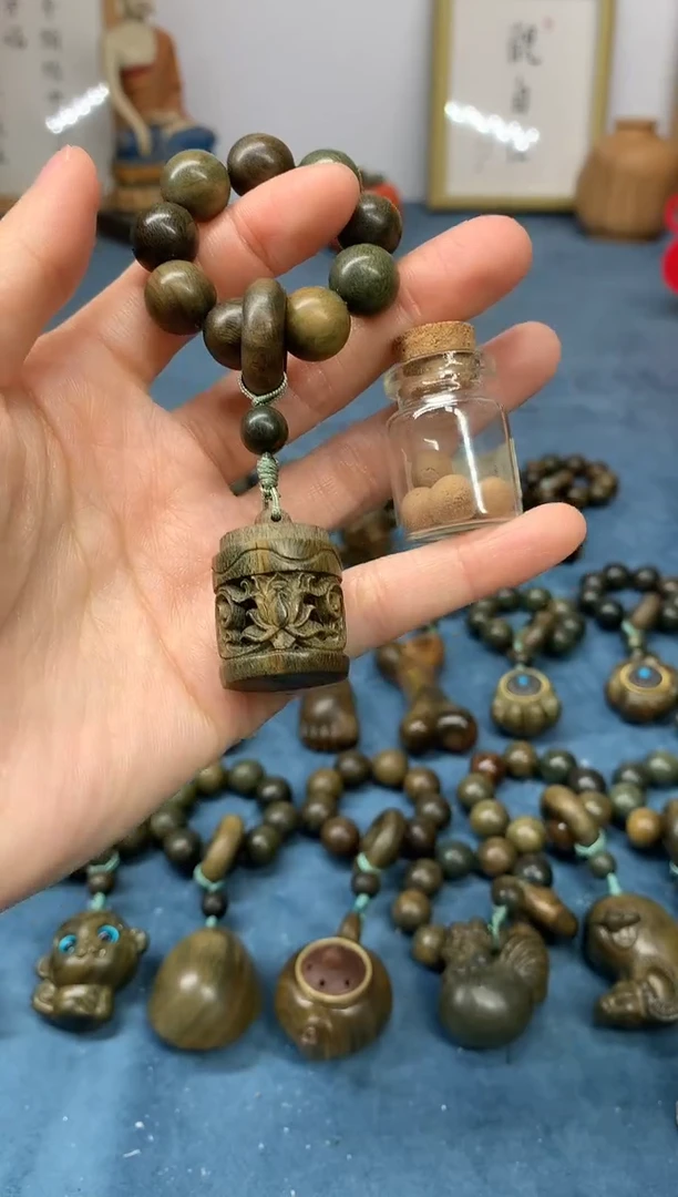 【闪购商品】维腊木（绿檀）把件西番莲香囊 送1瓶香丸