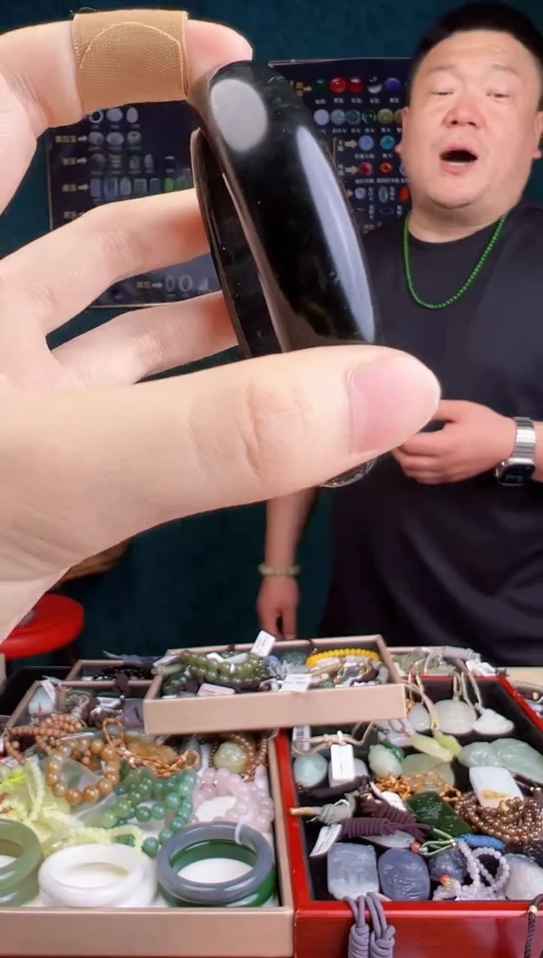 和田玉手镯未镶嵌多样性发货 拍一单发一个52-64