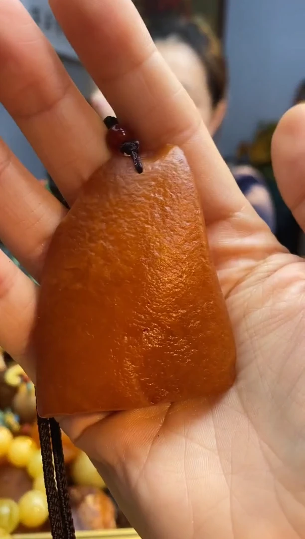 未镶嵌颈饰琥珀吊坠