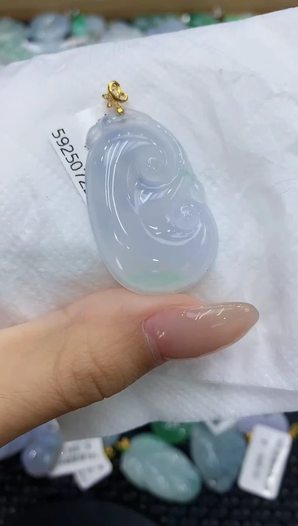 翡翠18K金镶嵌颈饰111111111111