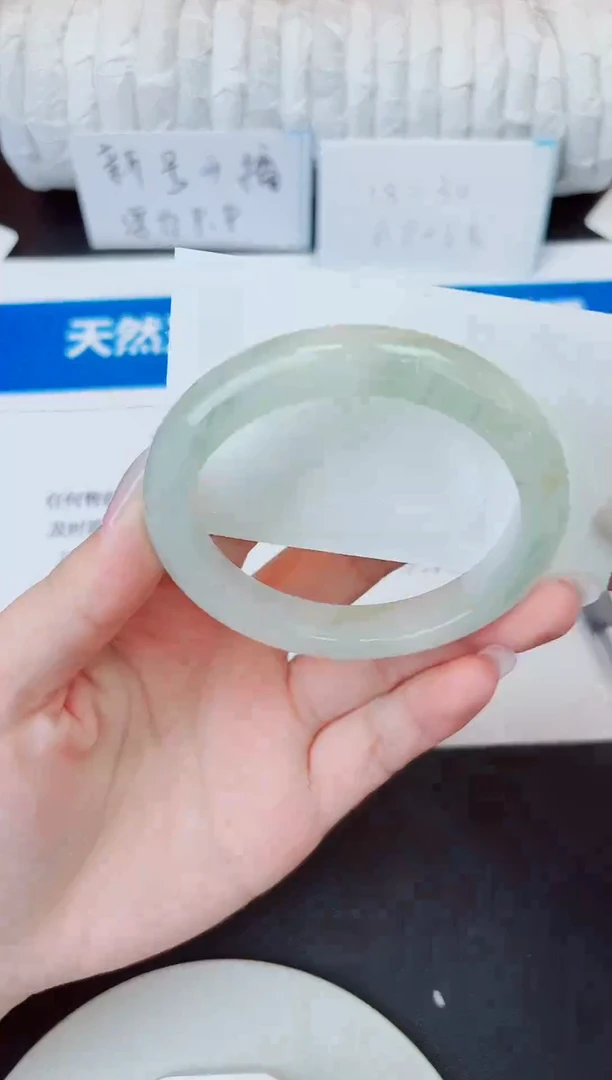 未镶嵌手镯石英质玉97/58.2