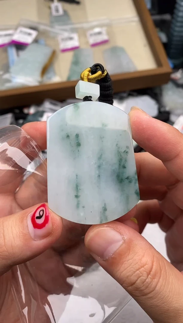 翡翠未镶嵌颈饰天然翡翠 一物一图