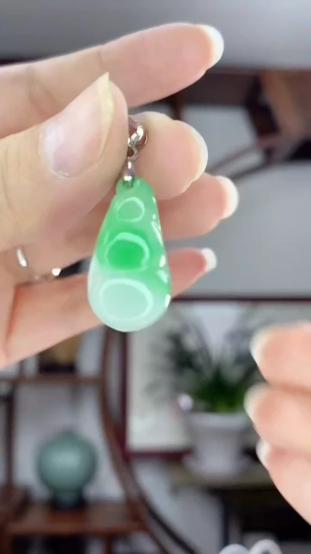 翡翠未镶嵌吊坠(赠链)豆子D11