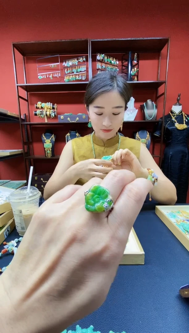 颈饰未镶嵌翡翠翡翠戒指