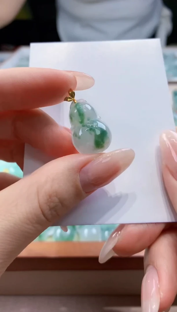 翡翠18K金镶嵌颈饰天然A货翡翠挂件