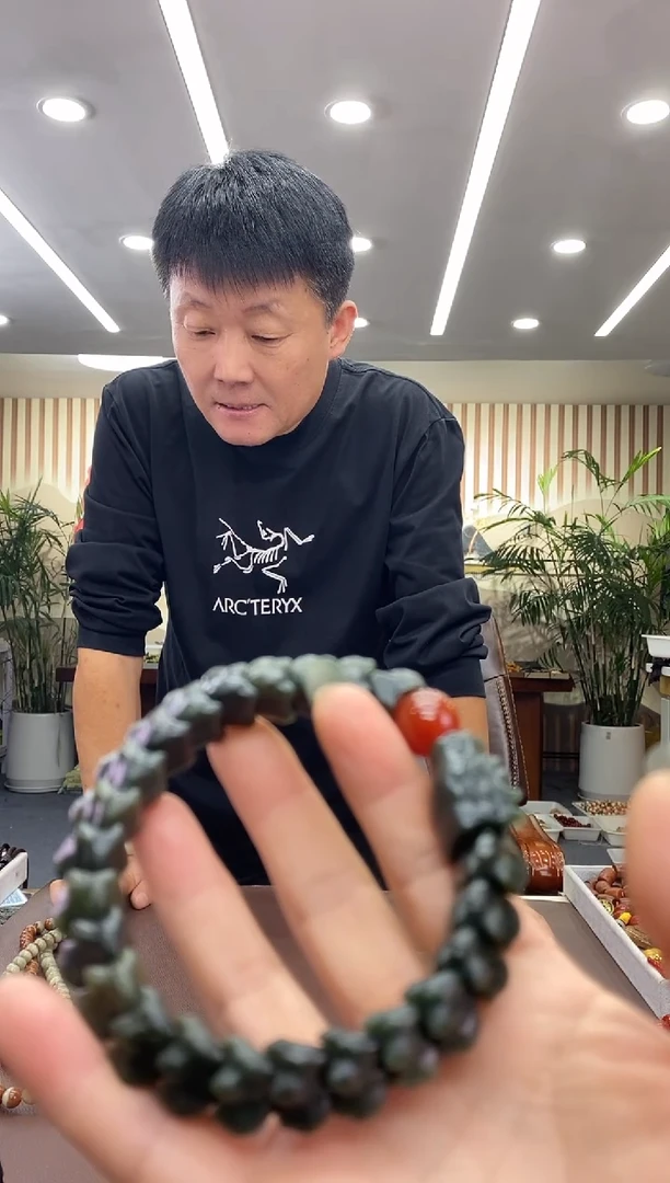 未镶嵌手链透闪石质玉手串