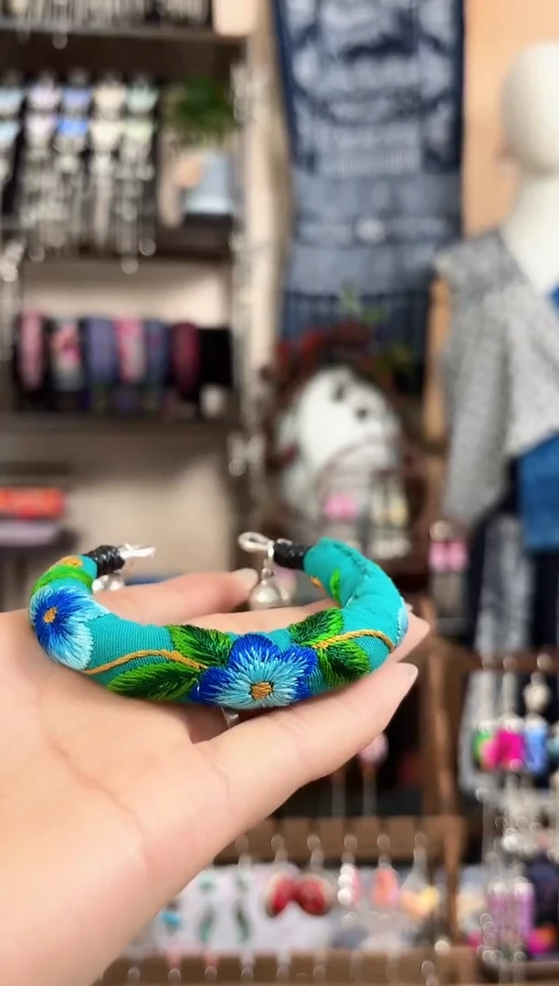 织绣民族风非遗老绣饰品610