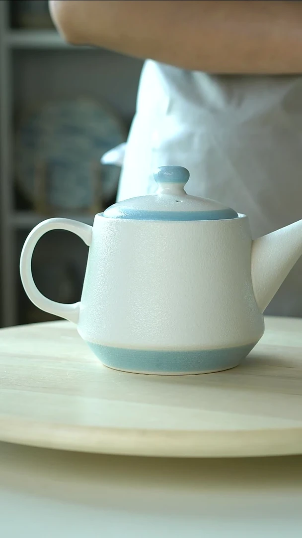 陶瓷微瑕画釉蓝色条纹壶500ml@4-2@