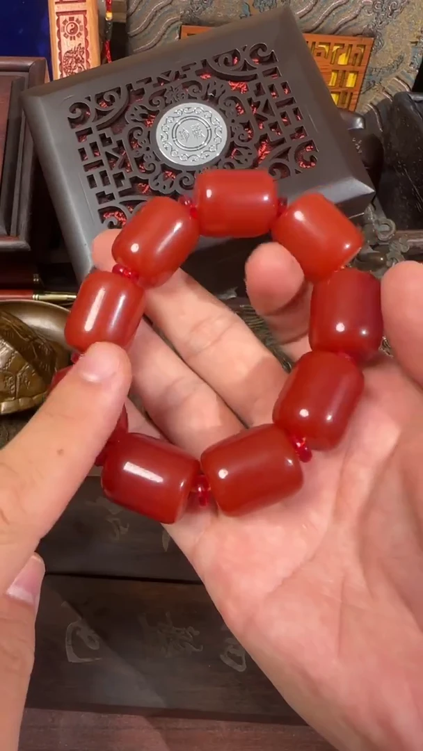 未镶嵌颈饰琥珀...............红桶珠