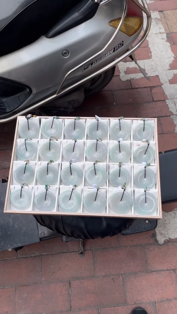 颈饰未镶嵌翡翠天然缅甸翡翠A货多样性发一平安扣P7