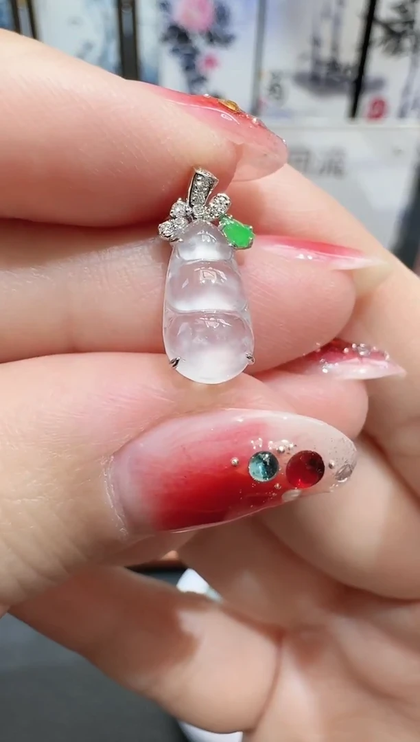 颈饰18K金镶嵌翡翠l****月寄售回流，24小时鉴赏期