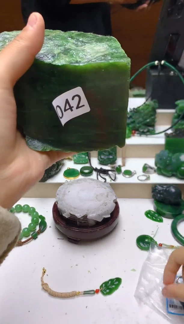 未镶嵌和田玉（碧玉）珠宝半成品0