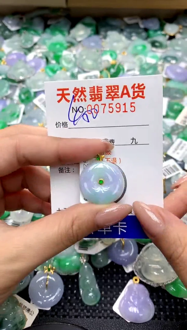 颈饰18K金镶嵌翡翠1111111111111111