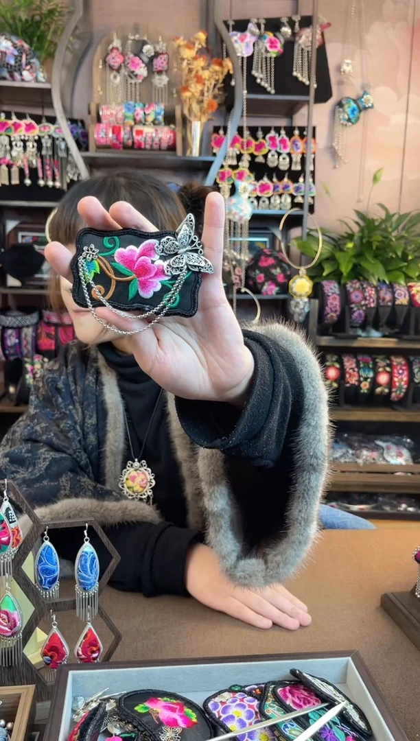 织绣民族风手工非遗老绣饰品 手推绣666