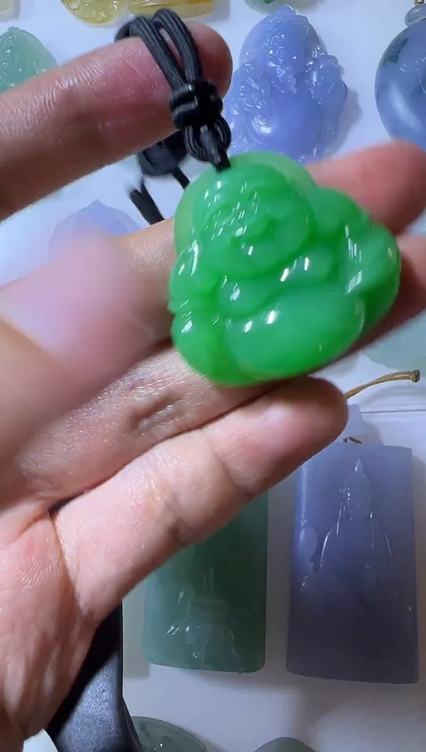 未镶嵌定制翡翠佛公