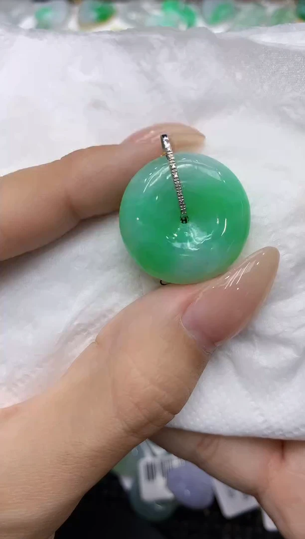 颈饰18K金镶嵌翡翠111111111111