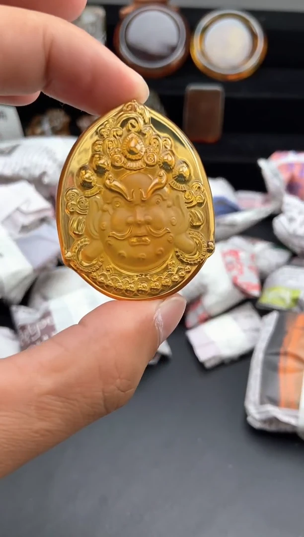 琥珀颈饰未镶嵌黄财神吊坠