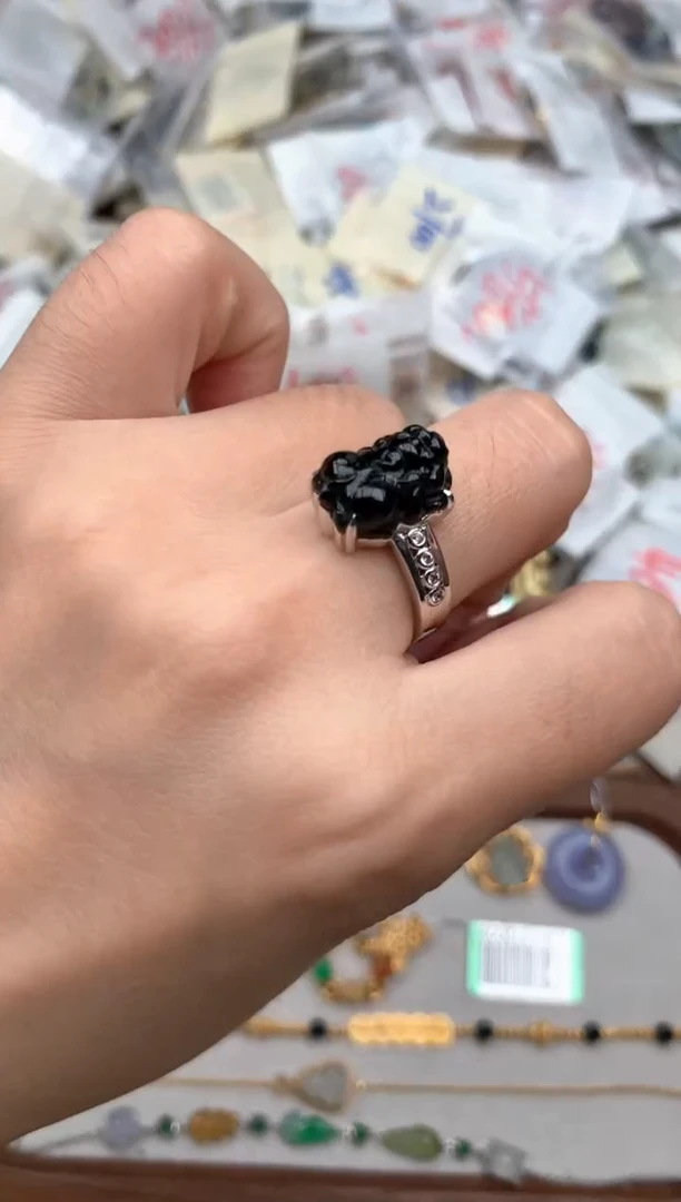 18K金镶嵌挂件翡翠一16圈