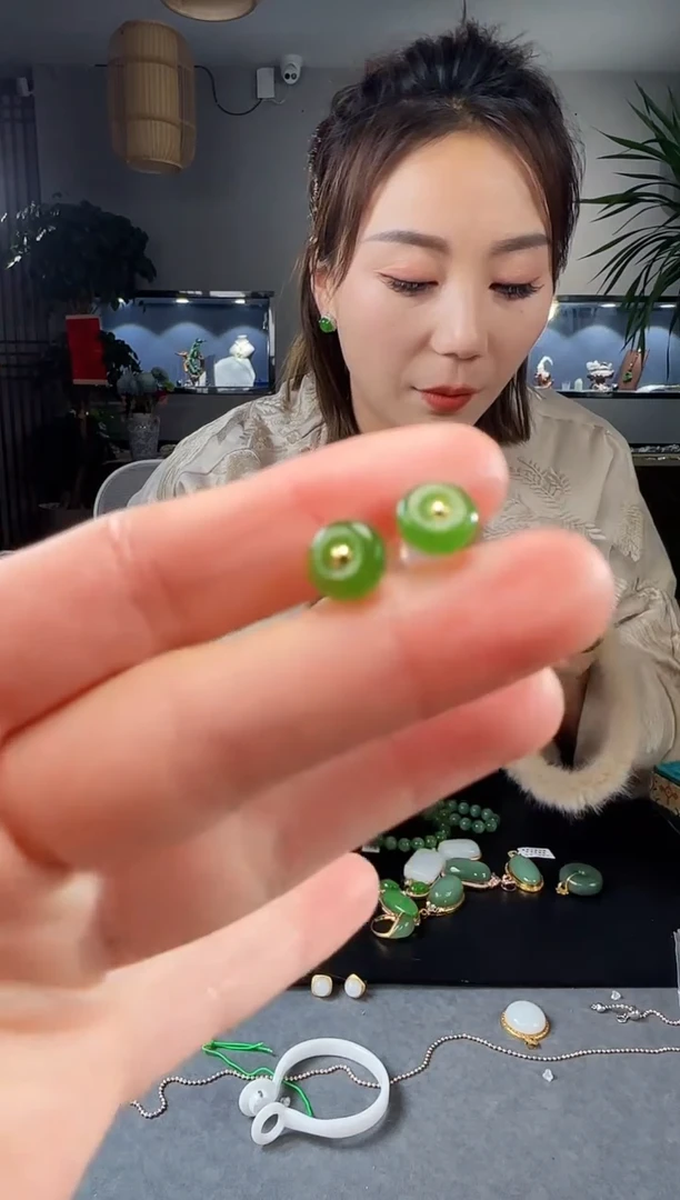 【闪购商品】和田玉耳钉18K金镶嵌1