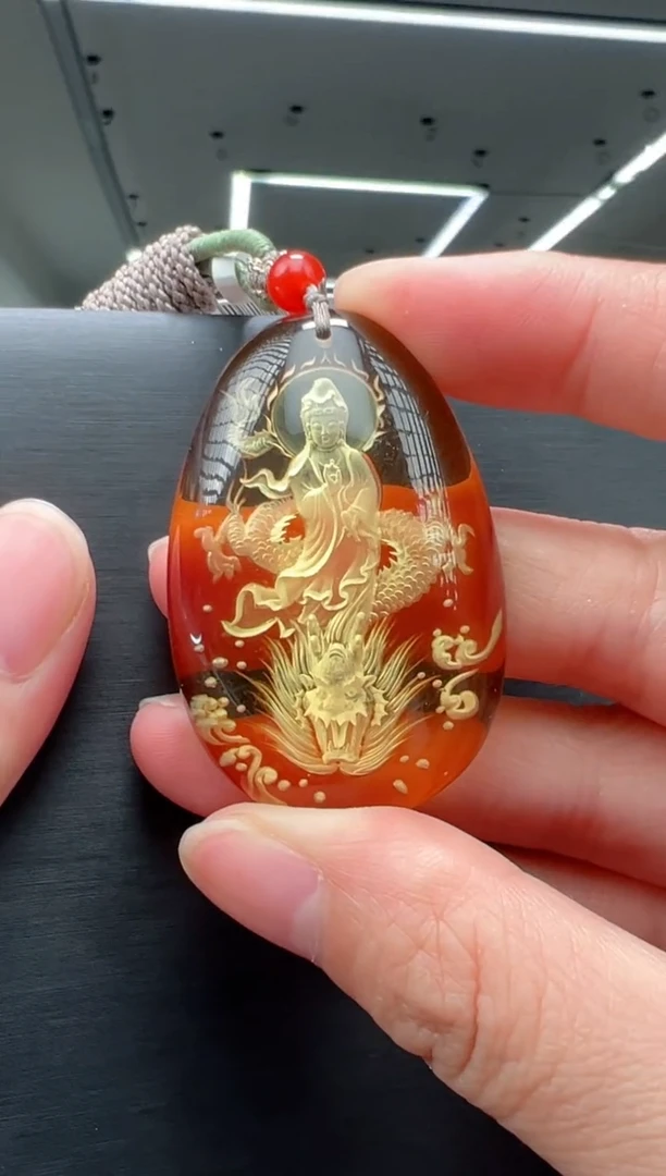 未镶嵌颈饰琥珀观音