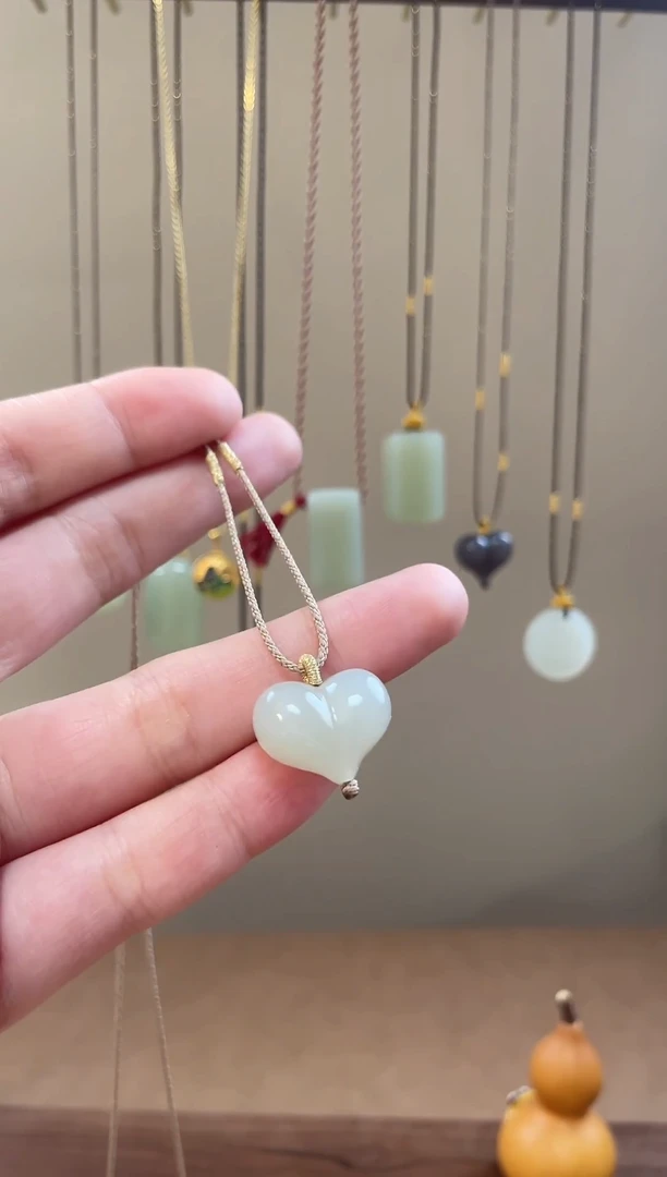 颈饰未镶嵌和田玉和田玉吊坠