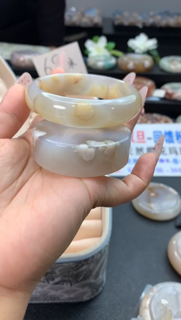 未镶嵌手镯石英质玉（59-60圈口）赠送镯心 无证书