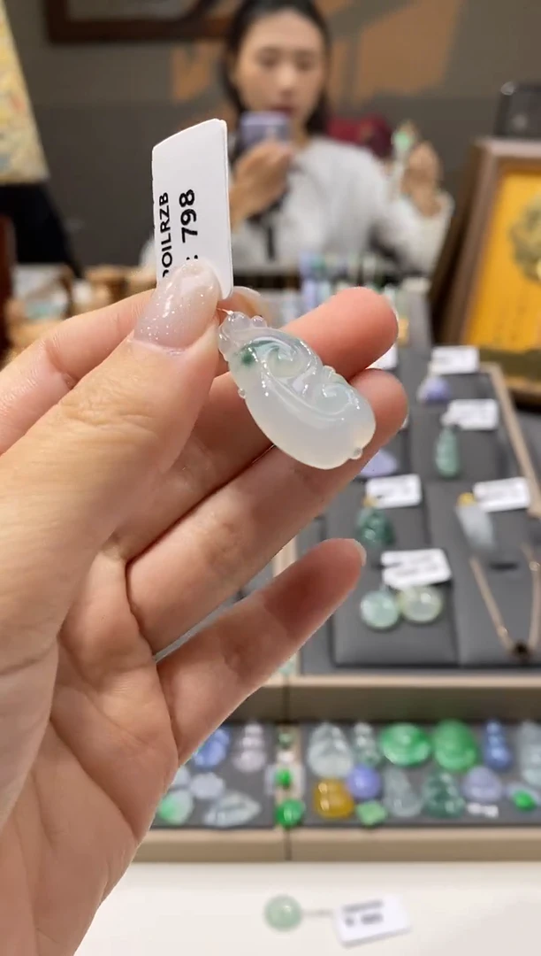 颈饰未镶嵌翡翠如意