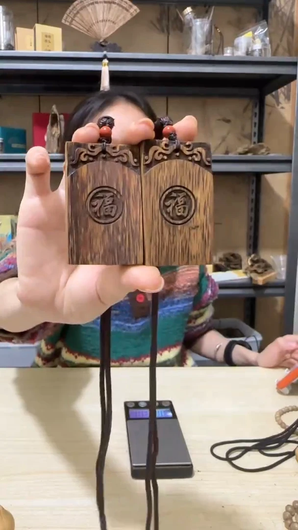 【闪购商品】沉香吊坠芽庄雕刻牌子多样性发一个