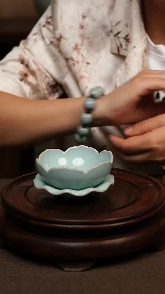 瓷片天青色莲花茶漏 微瑕 不带礼盒